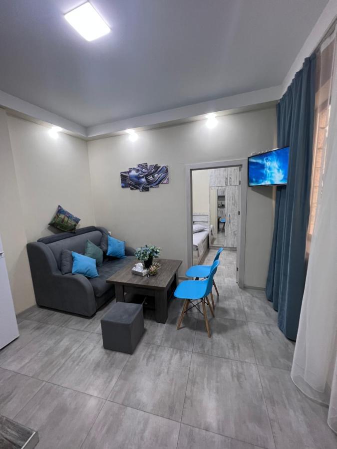 Cool Blue Interior Self Check In Yerevan Exterior foto