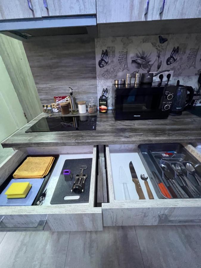 Cool Blue Interior Self Check In Yerevan Exterior foto