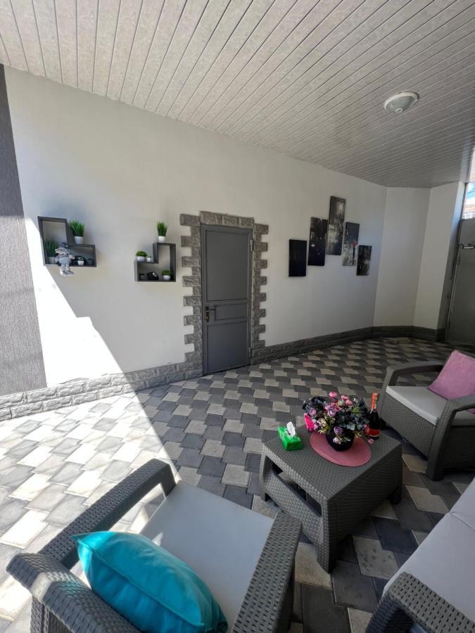 Cool Blue Interior Self Check In Yerevan Exterior foto