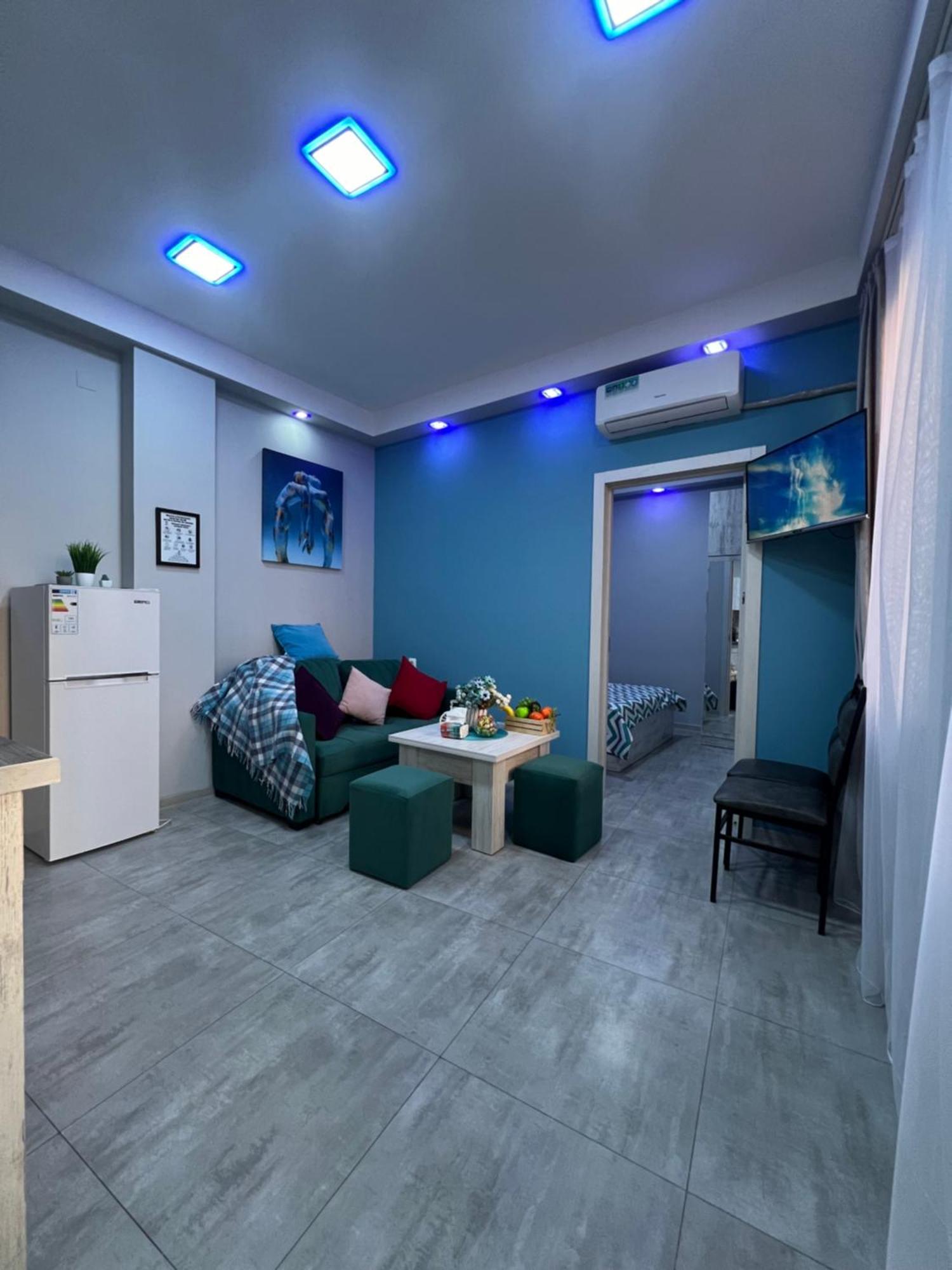 Cool Blue Interior Self Check In Yerevan Exterior foto