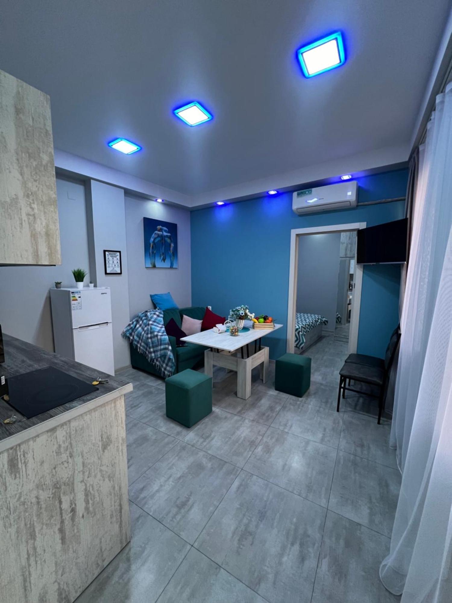 Cool Blue Interior Self Check In Yerevan Exterior foto