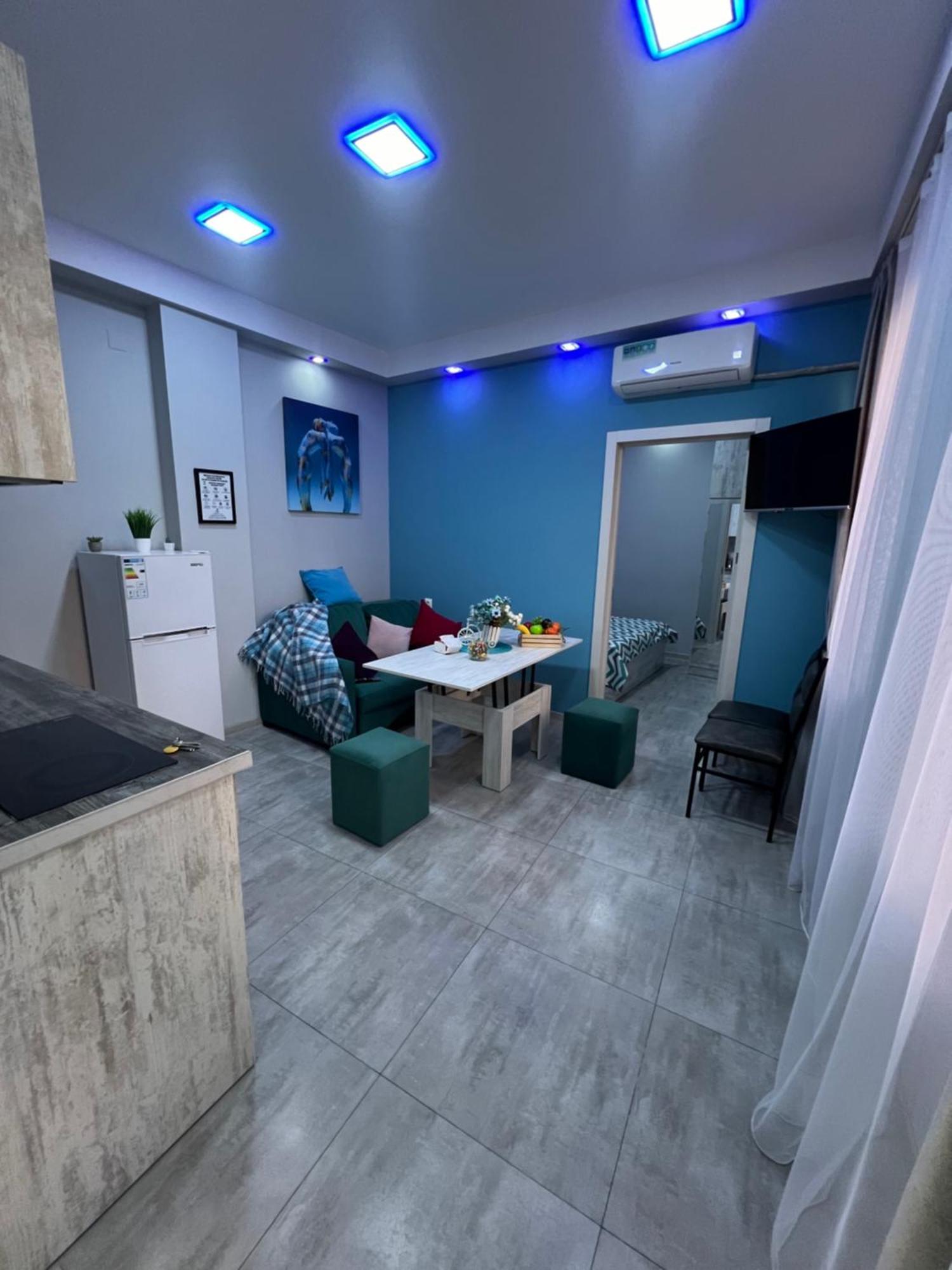 Cool Blue Interior Self Check In Yerevan Exterior foto