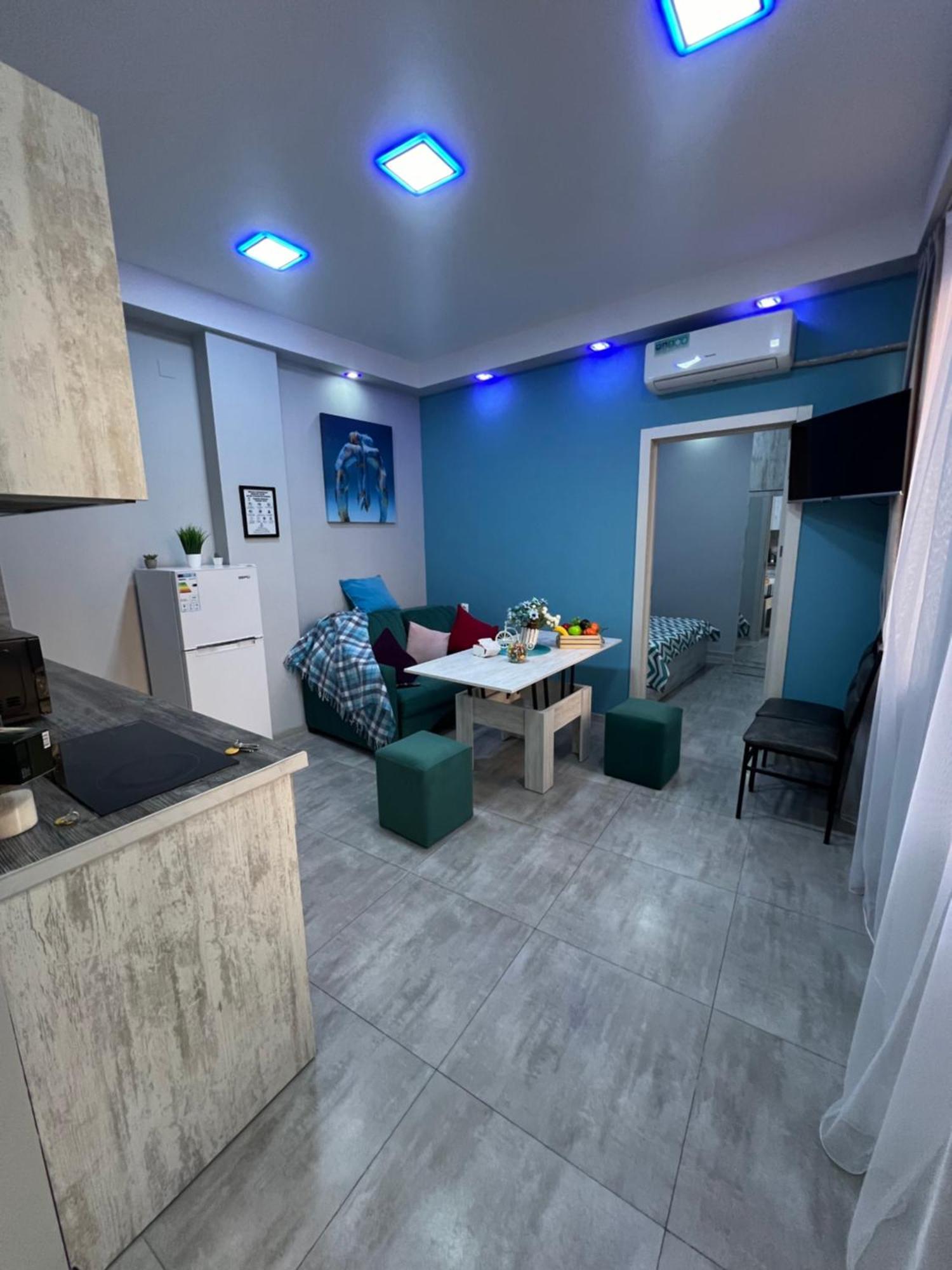 Cool Blue Interior Self Check In Yerevan Exterior foto