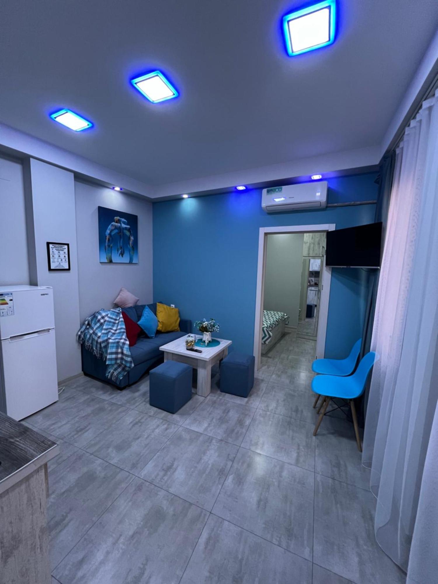 Cool Blue Interior Self Check In Yerevan Exterior foto