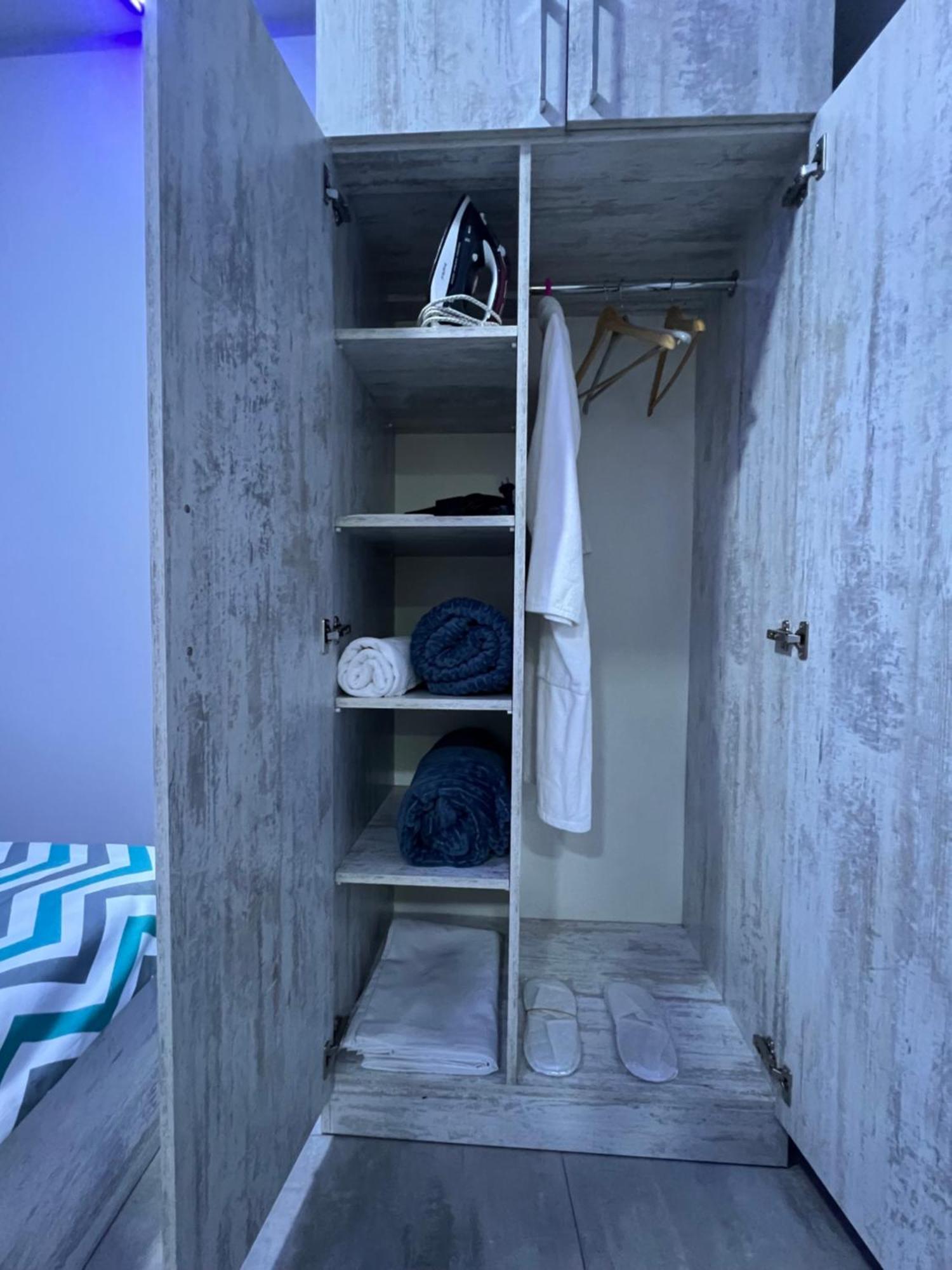 Cool Blue Interior Self Check In Yerevan Exterior foto